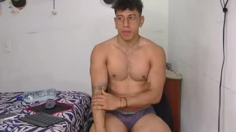 Snapshot of thiago_happy chatting on July 2026 01:04:02 PM thiago_happy online show from July 2026 01:04:02 PM