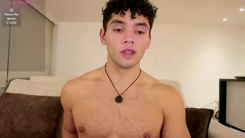 Snapshot of thiago_l chatting on May 2026 04:40:01 AM Just Thiago online show from May 2026 04:40:01 AM