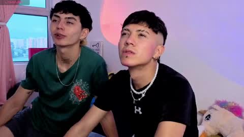 thiago_n_sam online show from April 2026 09:01:01 PM