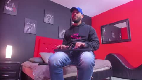 Thia Gomez online show from November 2025 12:29:02 PM