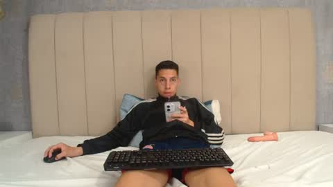 Snapshot of thiagos19 chatting on June 2026 02:53:01 AM Thiago online show from June 2026 02:53:01 AM