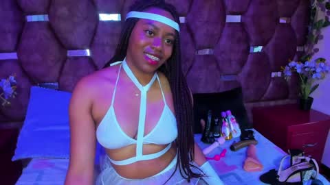 thiana_taylor online show from September 2025 07:37:02 PM
