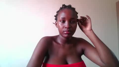 Snapshot of thick_eviey chatting on March 2025 10:59:02 AM love online show from March 2025 10:59:02 AM