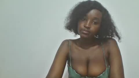Snapshot of thick_eviey chatting on September 2025 10:02:02 PM love online show from September 2025 10:02:02 PM