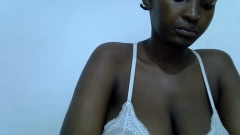 Snapshot of thick_eviey chatting on September 2025 12:48:02 AM love online show from September 2025 12:48:02 AM