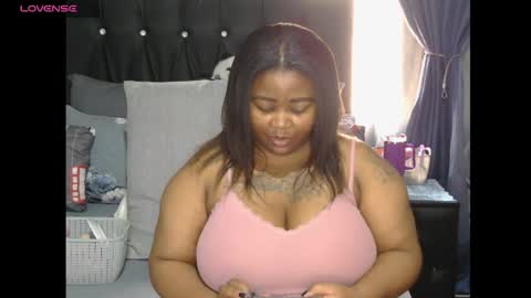 Snapshot of thickcaramel_p chatting on October 2025 11:10:01 AM phindy online show from October 2025 11:10:01 AM