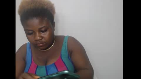 Snapshot of thickebonny7 chatting on February 2026 07:01:02 PM thickebonny7 online show from February 2026 07:01:02 PM