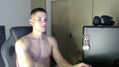 Snapshot of thin_tommy11 chatting on December 2024 11:06:02 PM thin_tommy11 online show from December 2024 11:06:02 PM