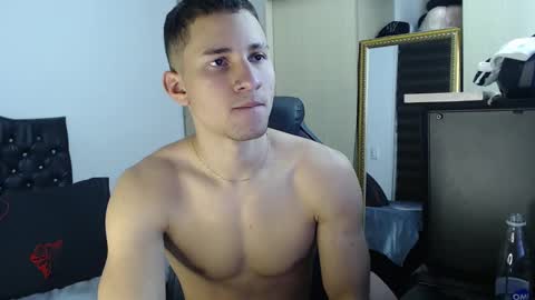 Snapshot of thin_tommy11 chatting on January 2025 02:42:01 AM thin_tommy11 online show from January 2025 02:42:01 AM