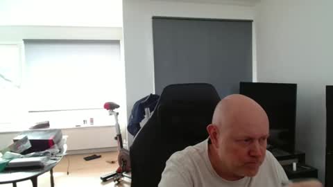 thomas315627 online show from April 2026 01:01:02 PM