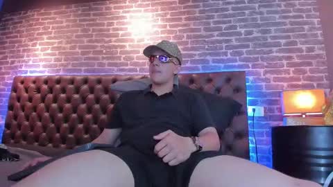 Snapshot of thomas_may4rs chatting on February 2025 07:33:01 AM ---Thomas--- online show from February 2025 07:33:01 AM