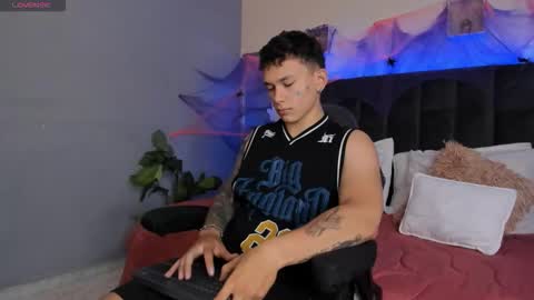 Thomas online show from October 2025 12:50:02 PM