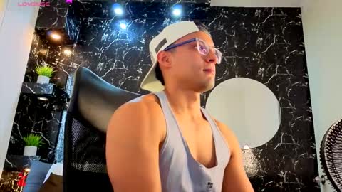 Snapshot of thomas_scot1 chatting on November 2025 01:36:02 PM T H O M A S online show from November 2025 01:36:02 PM