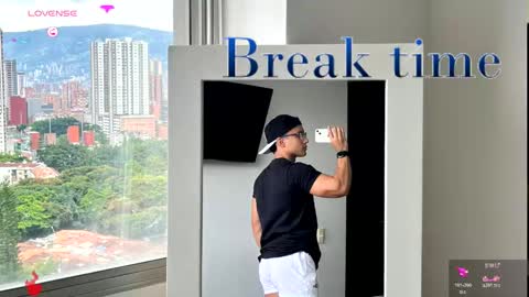 Snapshot of thomas_scot1 chatting on December 2025 05:10:02 PM T H O M A S online show from December 2025 05:10:02 PM