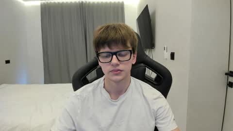 Snapshot of thomas_shelbivip chatting on May 2026 02:12:01 PM Tomas online show from May 2026 02:12:01 PM