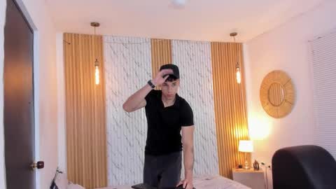 Snapshot of thomas_walker0 chatting on October 2025 11:21:02 AM Thomas online show from October 2025 11:21:02 AM