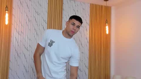 Snapshot of thomas_walker0 chatting on November 2025 11:25:02 AM Thomas online show from November 2025 11:25:02 AM