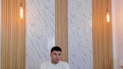 Snapshot of thomas_walker0 chatting on November 2025 11:33:02 AM Thomas online show from November 2025 11:33:02 AM