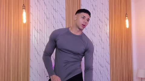 Snapshot of thomas_walker0 chatting on December 2025 12:21:02 PM Thomas online show from December 2025 12:21:02 PM