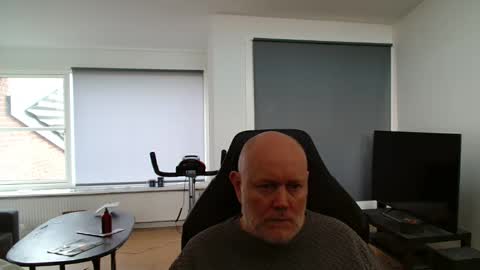 thomash32 online show from October 2025 09:43:01 AM