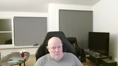 thomash32 online show from November 2025 10:31:02 PM