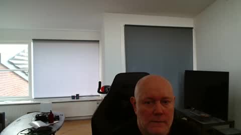 thomash32 online show from November 2025 10:14:02 AM