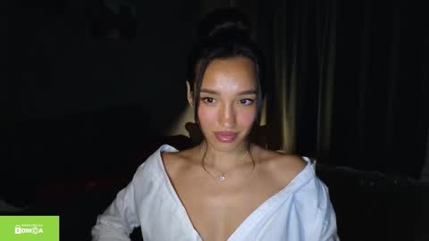 tia_j online show from October 2025 06:50:01 PM