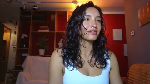 tia_j online show from October 2025 04:57:01 PM