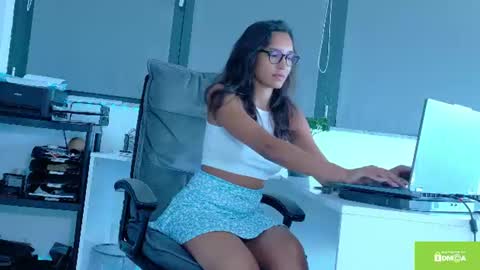 tia_j online show from June 2026 03:27:01 PM