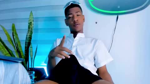 tiago_xxx_ online show from November 2025 11:03:01 PM