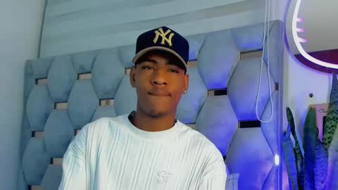 tiago_xxx_ online show from November 2025 04:32:02 AM