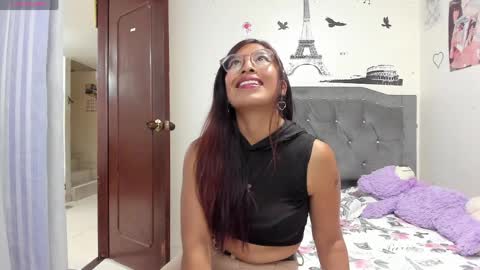 Snapshot of tiana_violet chatting on April 2026 05:50:01 PM tiana_violet online show from April 2026 05:50:01 PM