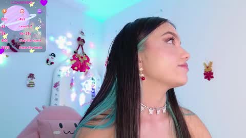 Tiana Le online show from November 2025 12:33:01 AM