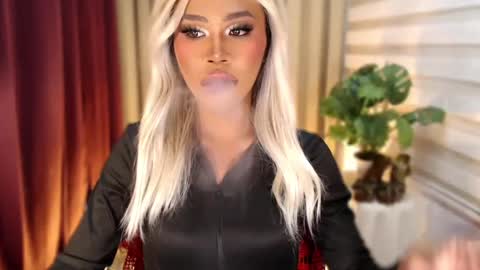 Snapshot of tiara_perezx chatting on February 2026 04:37:02 PM Sam online show from February 2026 04:37:02 PM