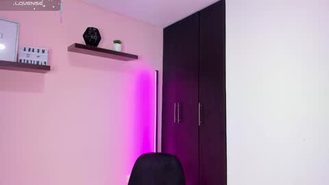 Tifany  online show from September 2025 09:29:02 PM