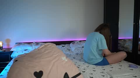 Tiffany online show from March 2026 09:25:01 PM