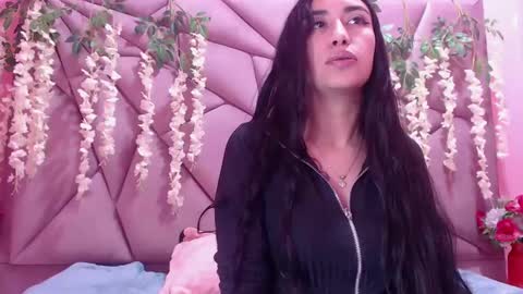 Snapshot of tiffani_hott_ chatting on December 2024 03:21:02 AM TIFANI online show from December 2024 03:21:02 AM