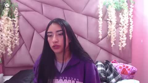 Snapshot of tiffani_hott_ chatting on February 2025 03:01:01 AM TIFANI online show from February 2025 03:01:01 AM