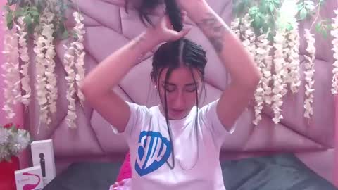 Snapshot of tiffani_hott_ chatting on February 2025 09:59:02 AM TIFANI online show from February 2025 09:59:02 AM