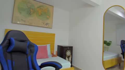 T I F F A N N Y online show from April 2026 01:04:01 PM