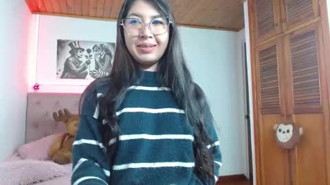 Snapshot of tiffany_beauty18 chatting on October 2025 01:43:02 PM Tifanny online show from October 2025 01:43:02 PM