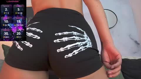 tiffany_low online show from October 2025 03:27:01 PM