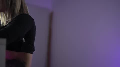 Ilaria online show from October 2025 07:18:02 AM