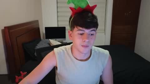 Snapshot of tightncuteass chatting on November 2025 12:32:01 AM Camilo online show from November 2025 12:32:01 AM