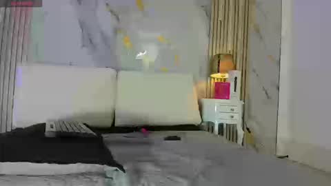 T I F F A N Y online show from March 2026 08:04:02 PM