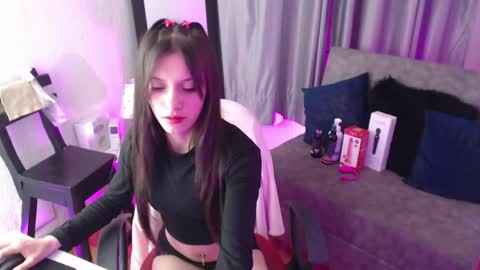 tiinajonus_ online show from May 2026 04:07:02 AM