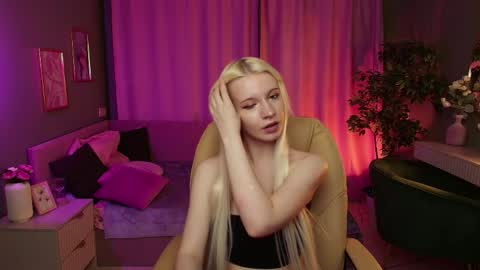 Lola online show from June 2026 07:44:01 AM