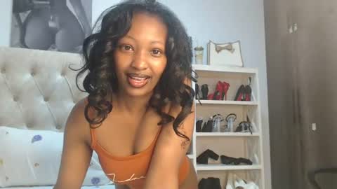 Snapshot of tilly_ebony chatting on June 2026 01:20:02 PM Tilly online show from June 2026 01:20:02 PM