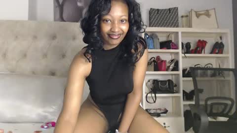 Snapshot of tilly_ebony chatting on June 2026 11:23:02 AM Tilly online show from June 2026 11:23:02 AM