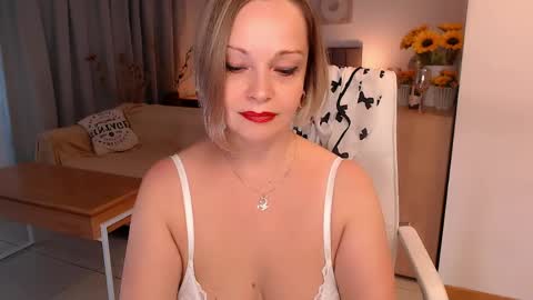 Snapshot of tilly_eliot chatting on April 2026 08:28:01 PM Tilly online show from April 2026 08:28:01 PM